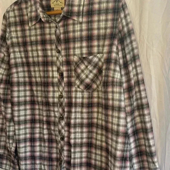 Blue Mountains size Large plaid flannel. Long sleeve button down. - Picture 2 of 8
